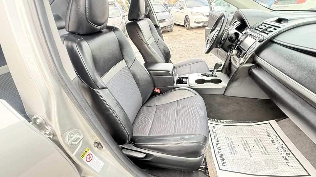 2012 Toyota Camry Image 13