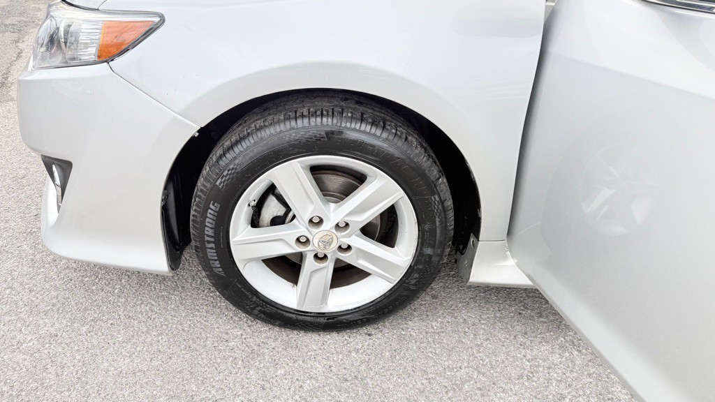 2012 Toyota Camry Image 17
