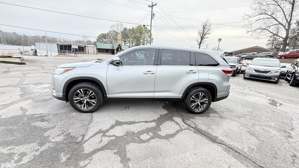2019 Toyota Highlander Image 2