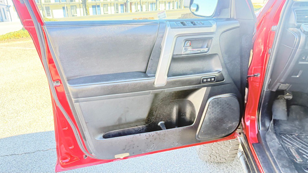 2015 Toyota 4Runner Image 25