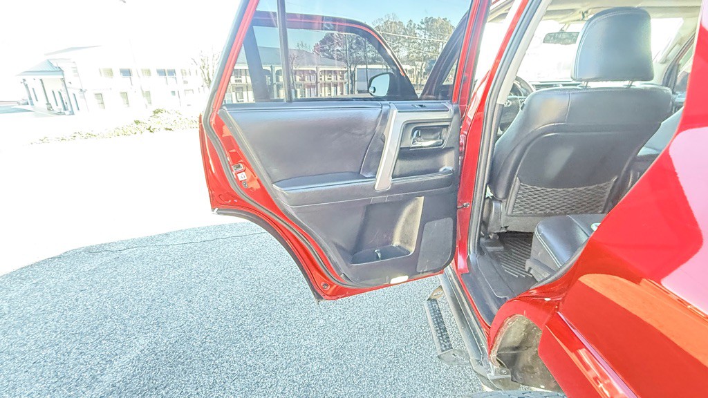 2015 Toyota 4Runner Image 27