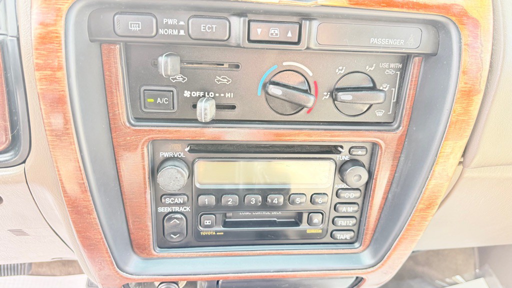 2000 Toyota 4Runner Image 25