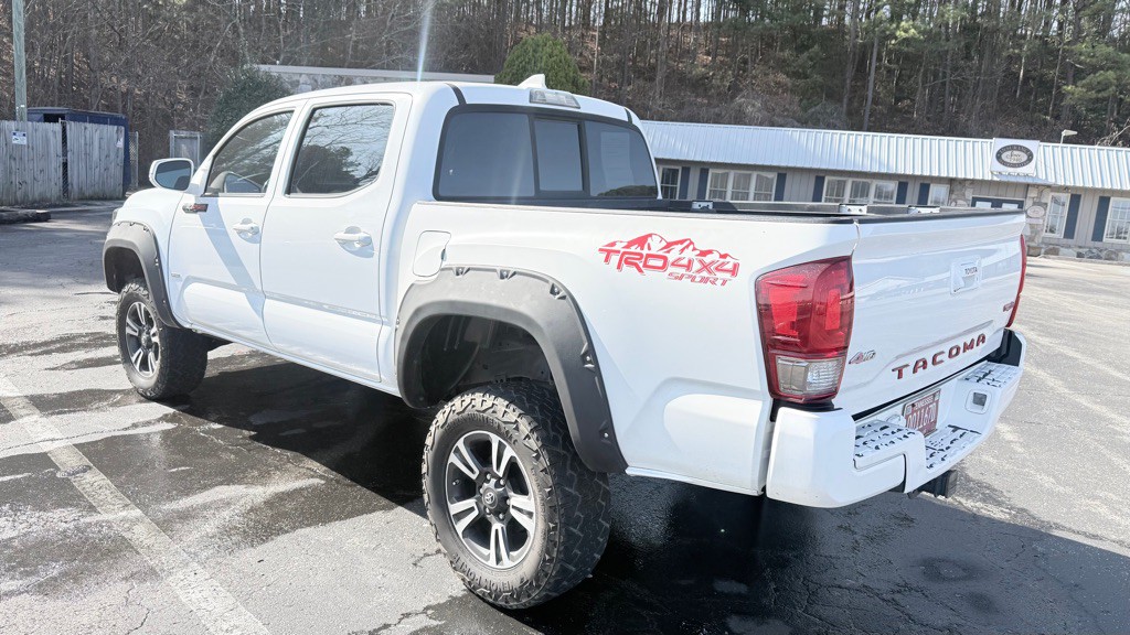 2016 Toyota Tacoma Image 6