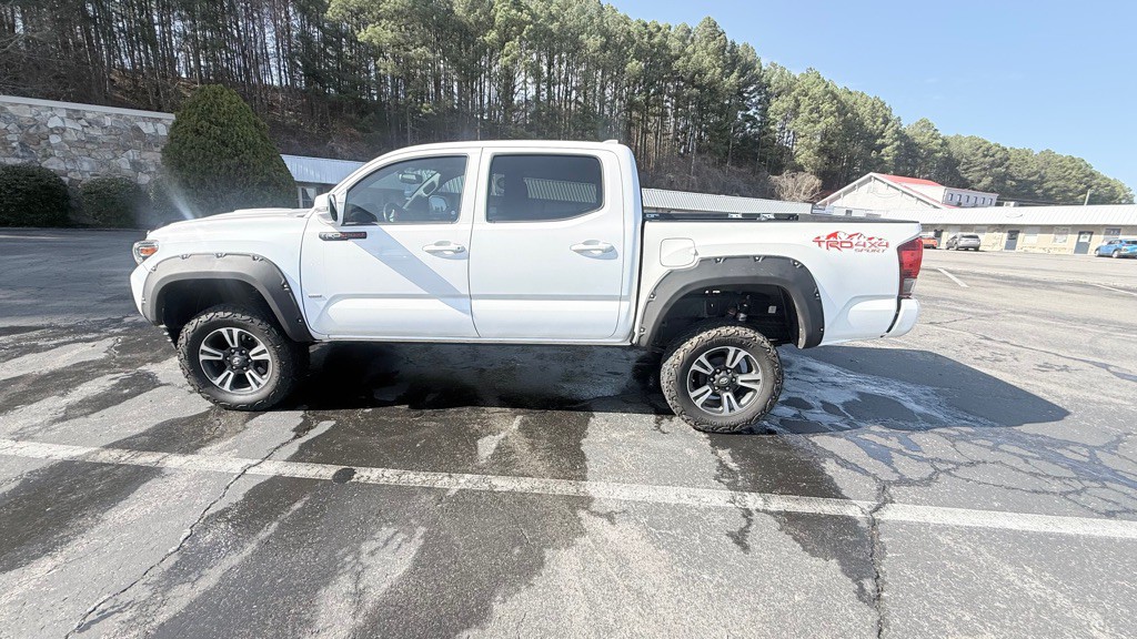 2016 Toyota Tacoma Image 8
