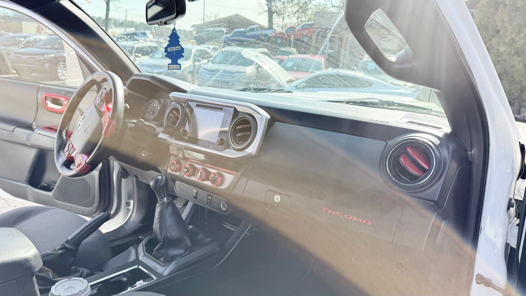 2016 Toyota Tacoma Image 12