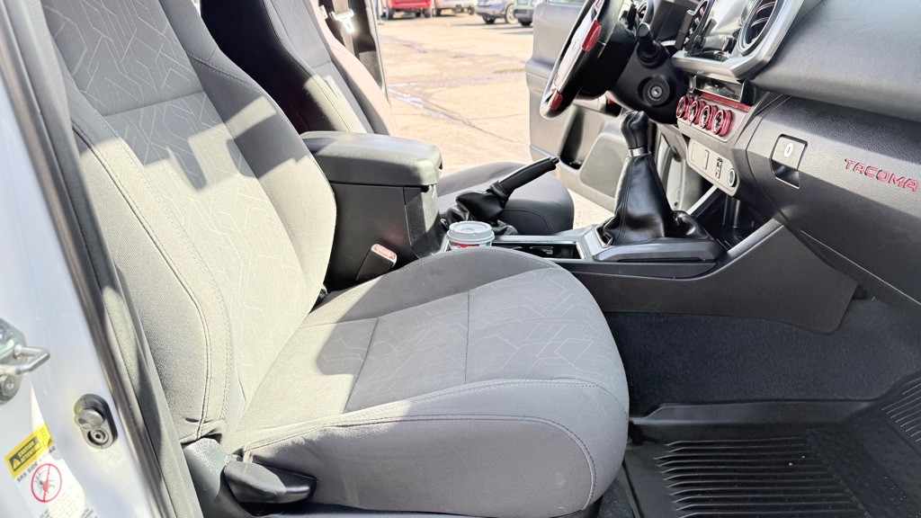 2016 Toyota Tacoma Image 13