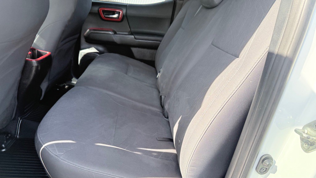 2016 Toyota Tacoma Image 14