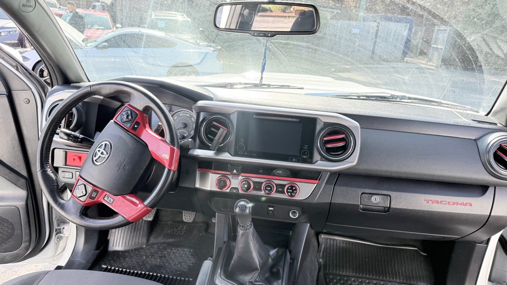 2016 Toyota Tacoma Image 16