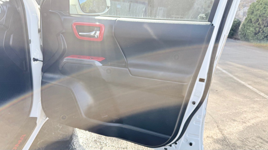 2016 Toyota Tacoma Image 26