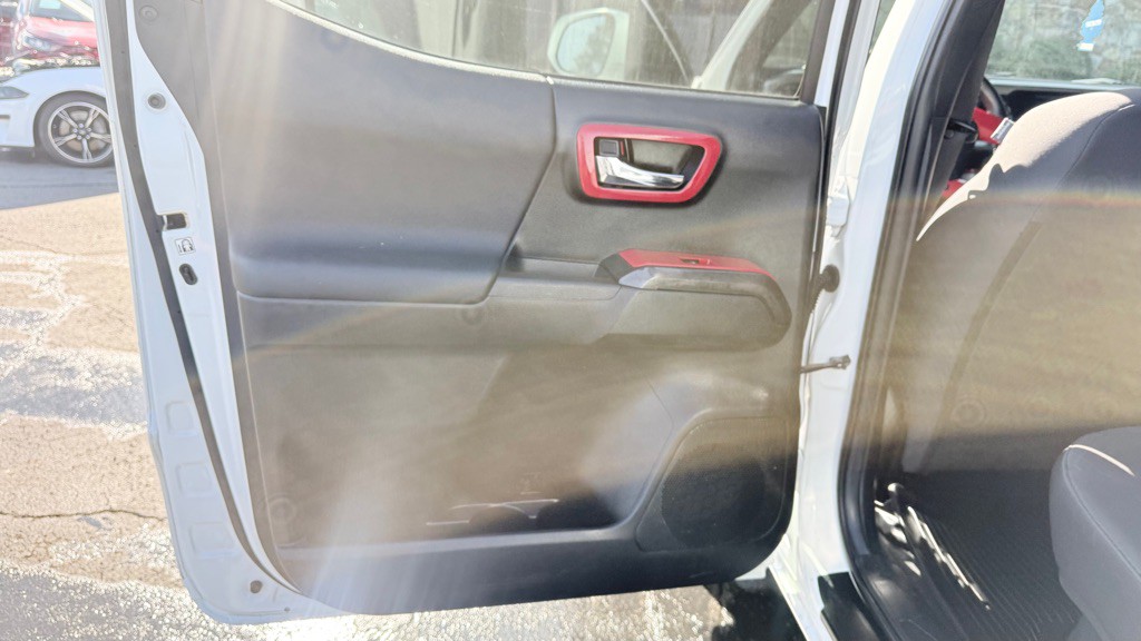 2016 Toyota Tacoma Image 27