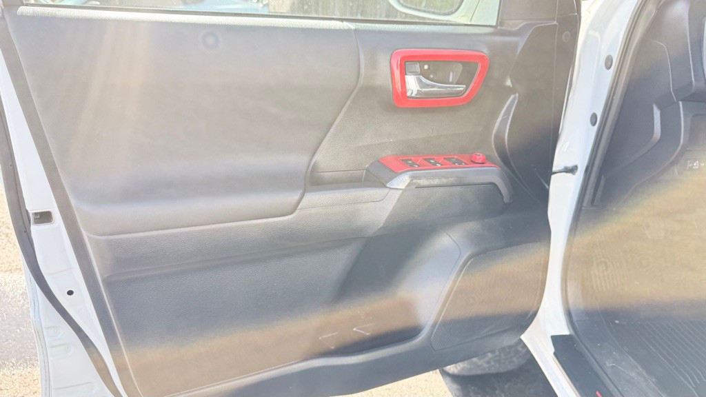 2016 Toyota Tacoma Image 28