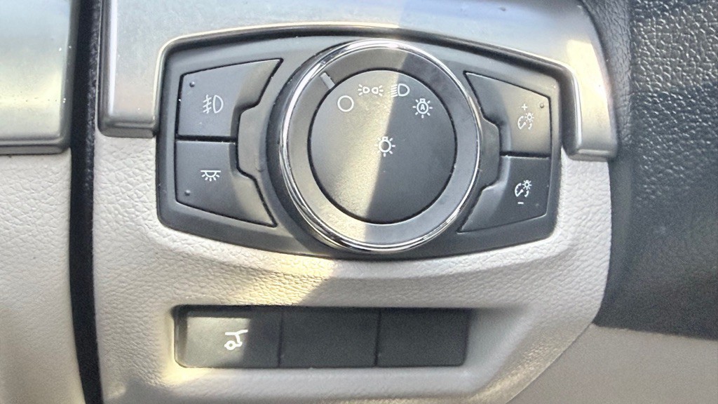 2019 Ford Explorer Image 24