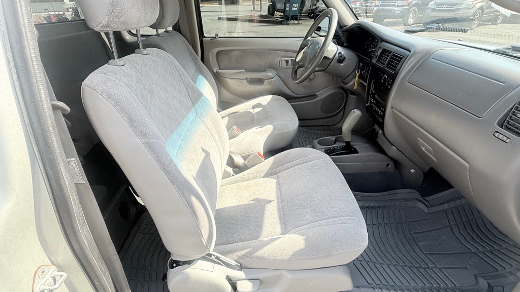 2001 Toyota Tacoma Image 9