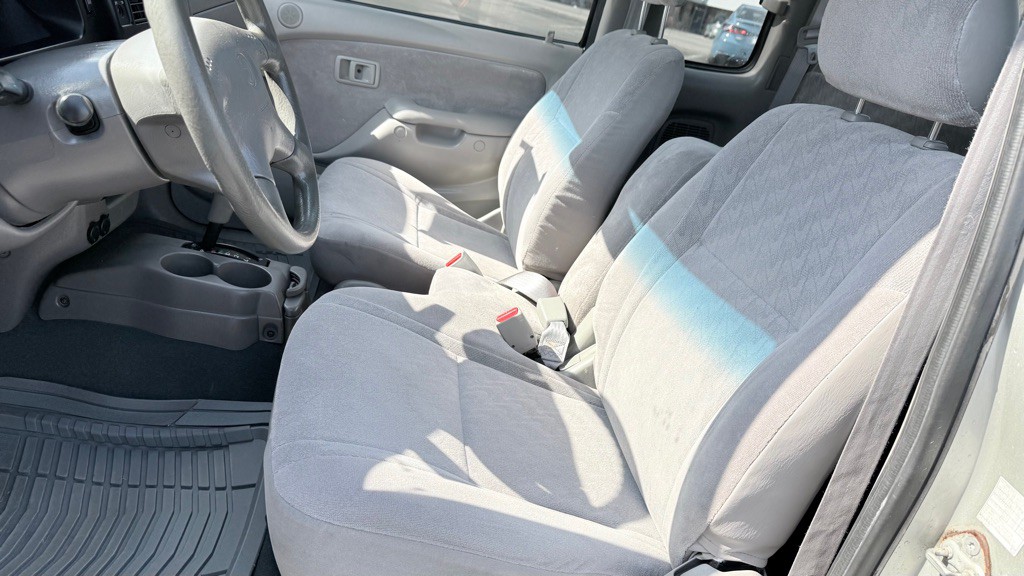 2001 Toyota Tacoma Image 12