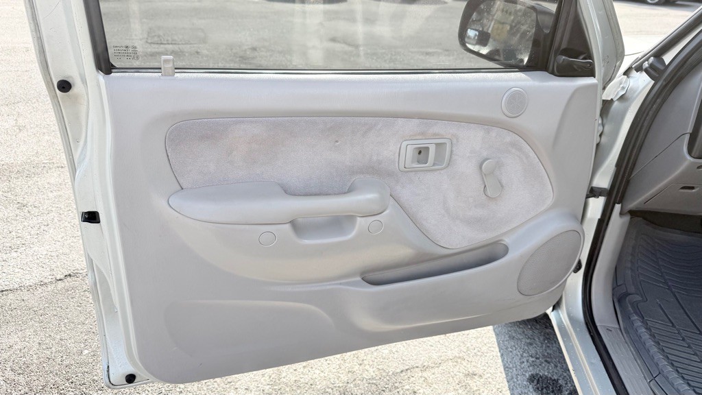 2001 Toyota Tacoma Image 23