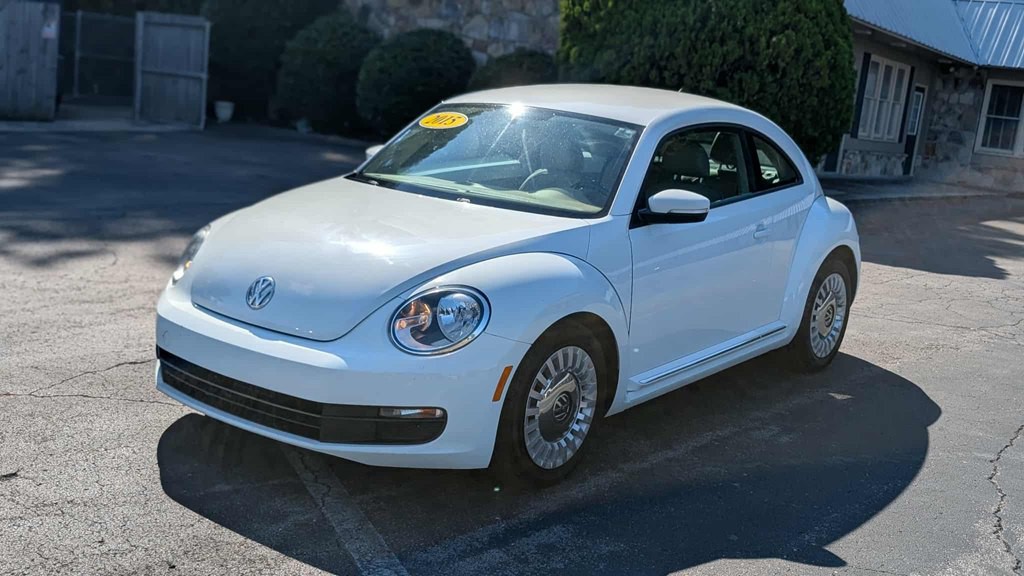 2015 Volkswagen Beetle Image 2