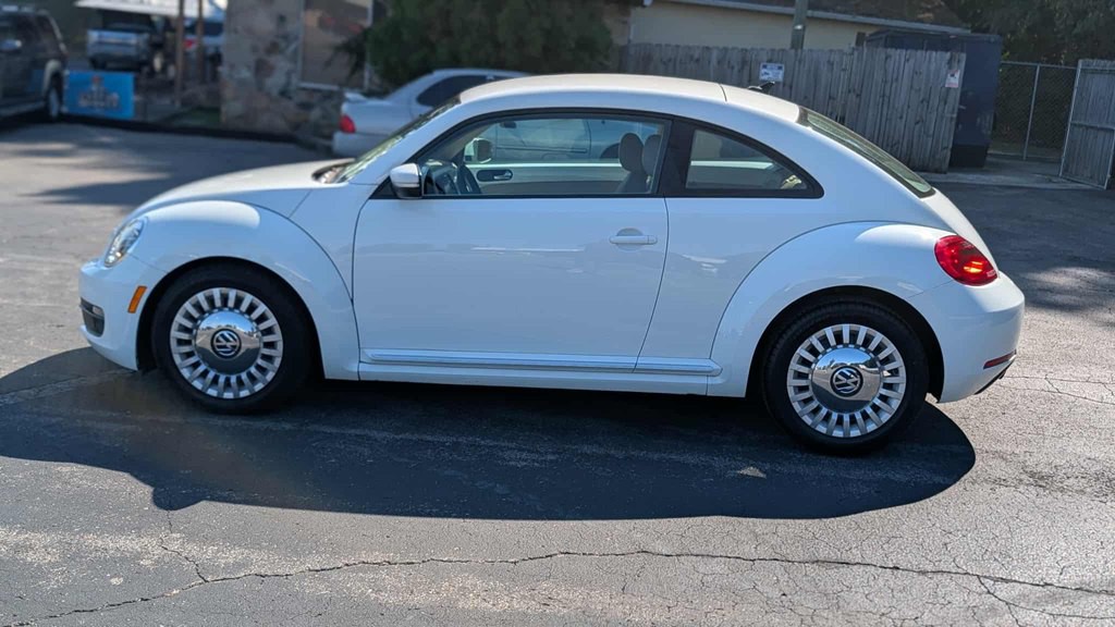 2015 Volkswagen Beetle Image 4