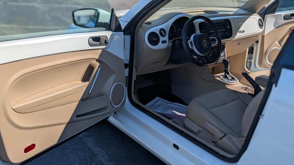 2015 Volkswagen Beetle Image 6