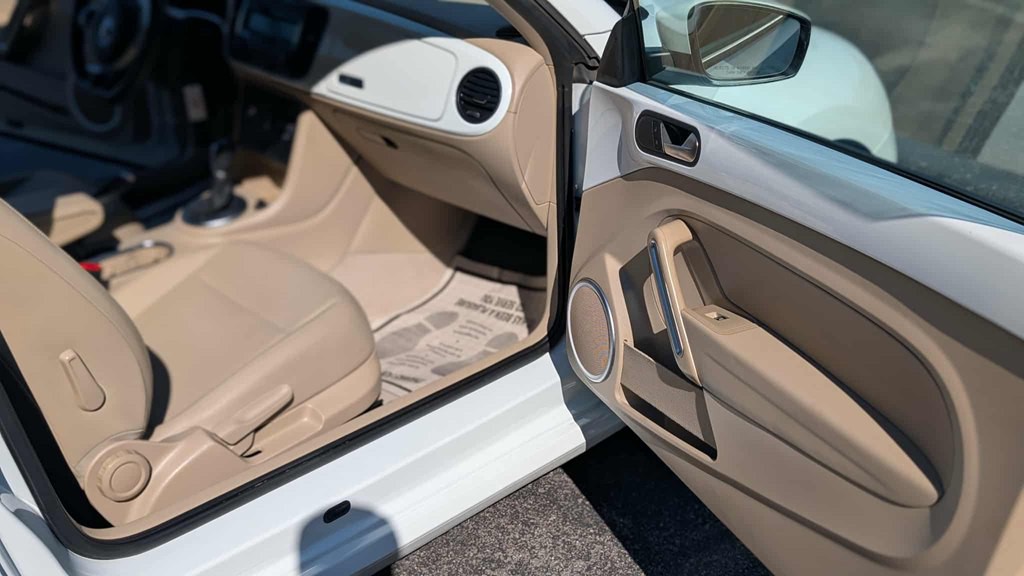 2015 Volkswagen Beetle Image 11