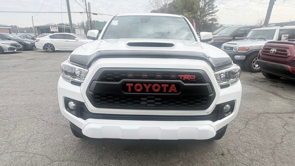 2019 Toyota Tacoma Image 2