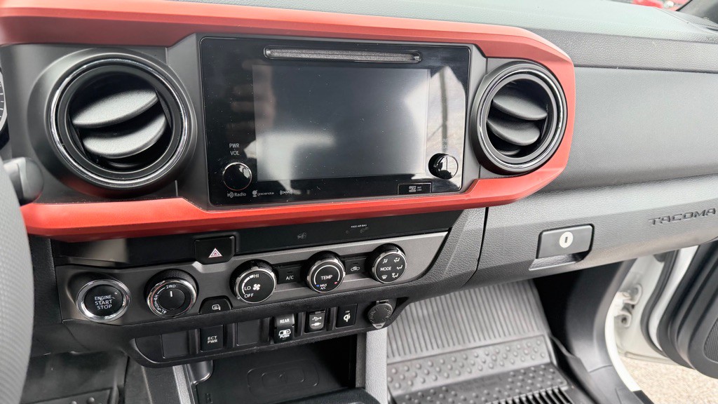 2019 Toyota Tacoma Image 17