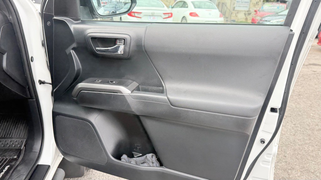 2019 Toyota Tacoma Image 21