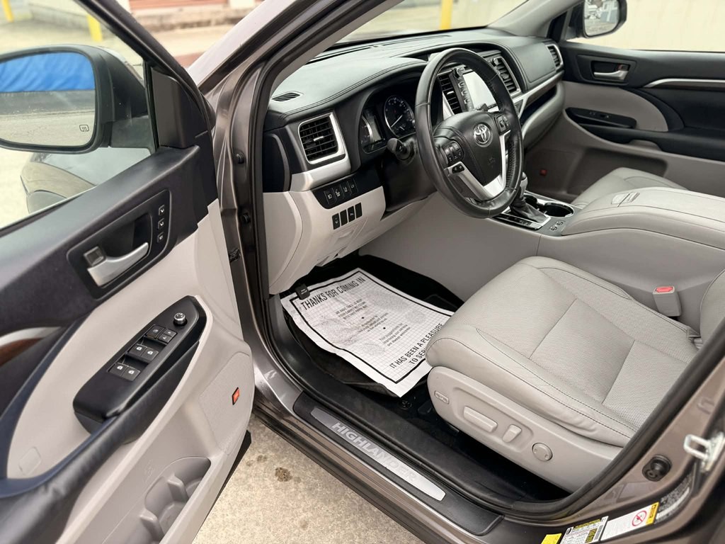2014 Toyota Highlander Image 9