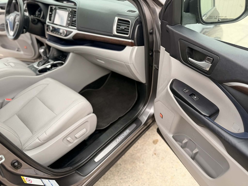 2014 Toyota Highlander Image 15