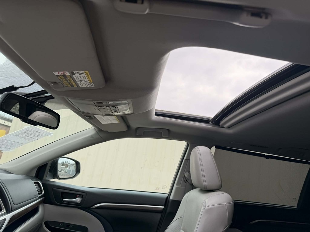 2014 Toyota Highlander Image 17