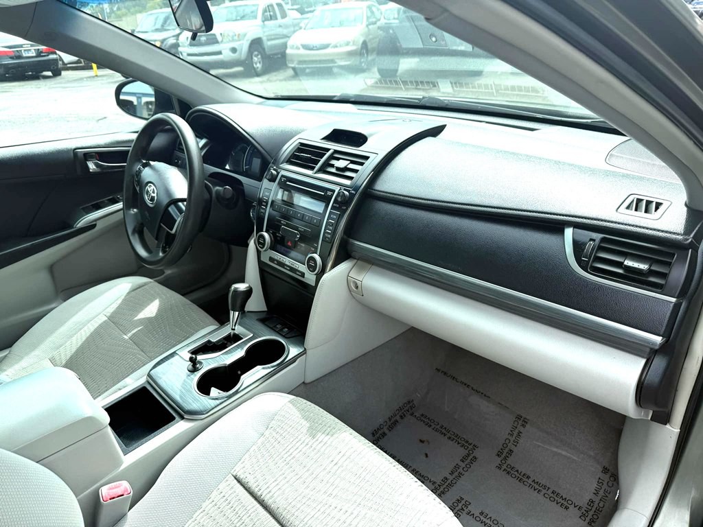 2012 Toyota Camry Image 11