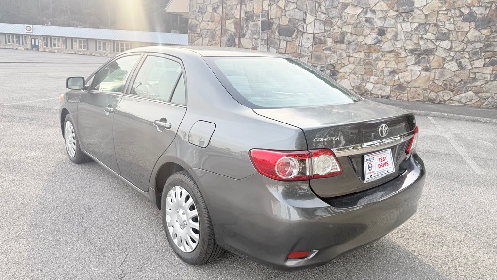 2013 Toyota Corolla Image 6
