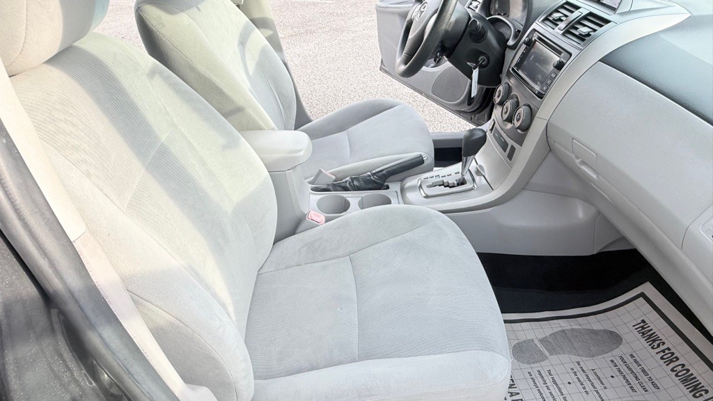 2013 Toyota Corolla Image 11