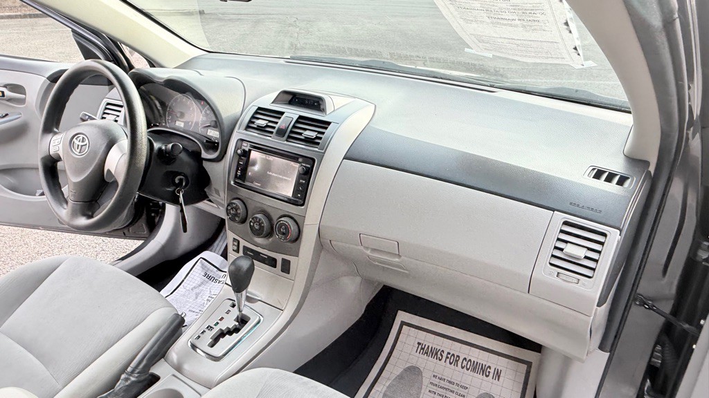 2013 Toyota Corolla Image 12