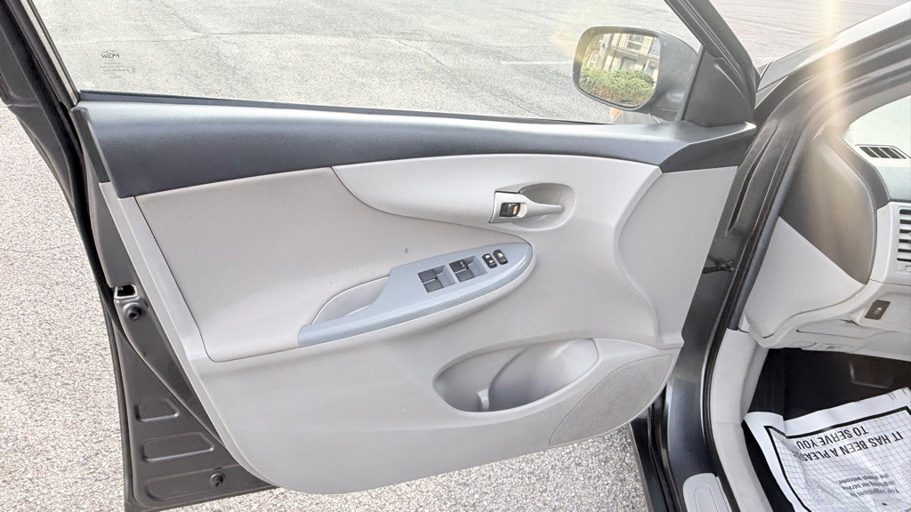 2013 Toyota Corolla Image 24