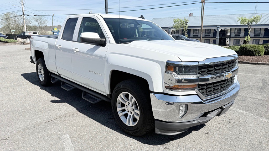 2017 Chevrolet Silverado 1500 Image 2