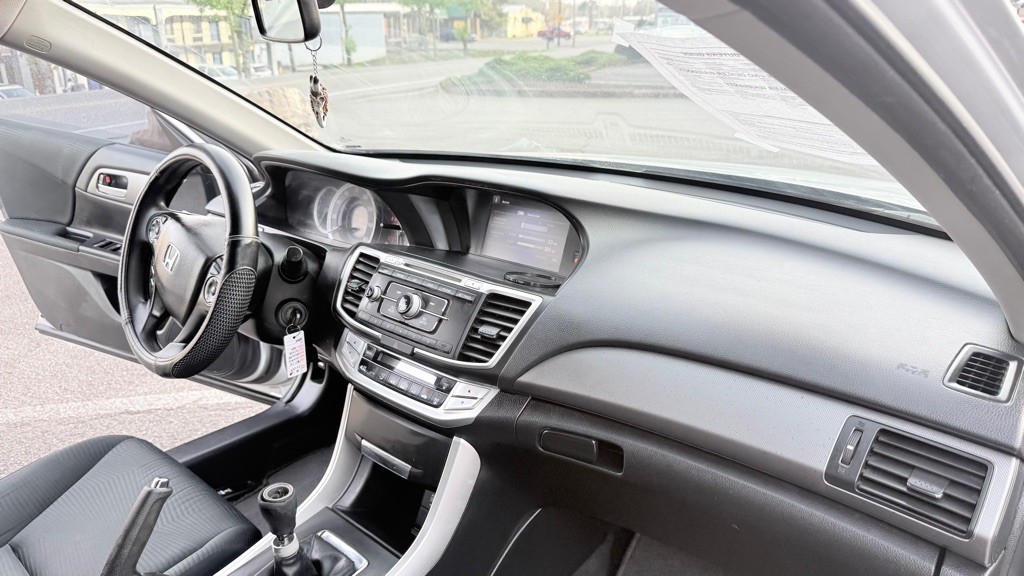 2015 Honda Accord Image 11
