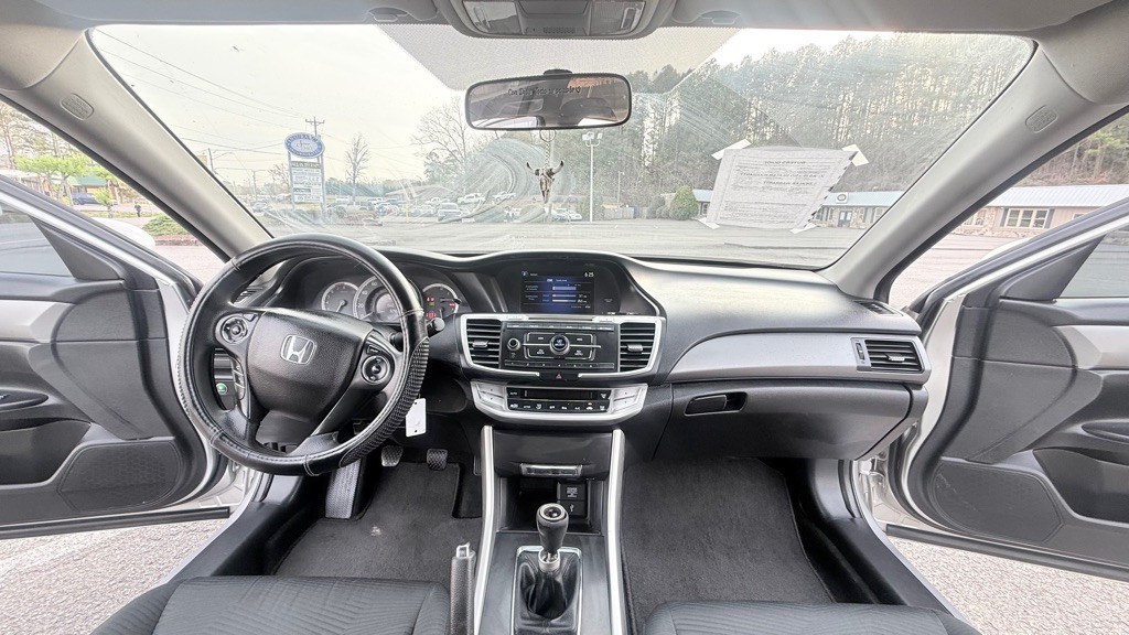 2015 Honda Accord Image 14