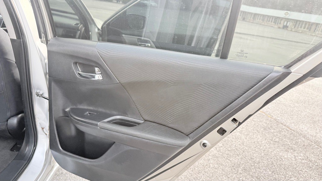 2015 Honda Accord Image 23