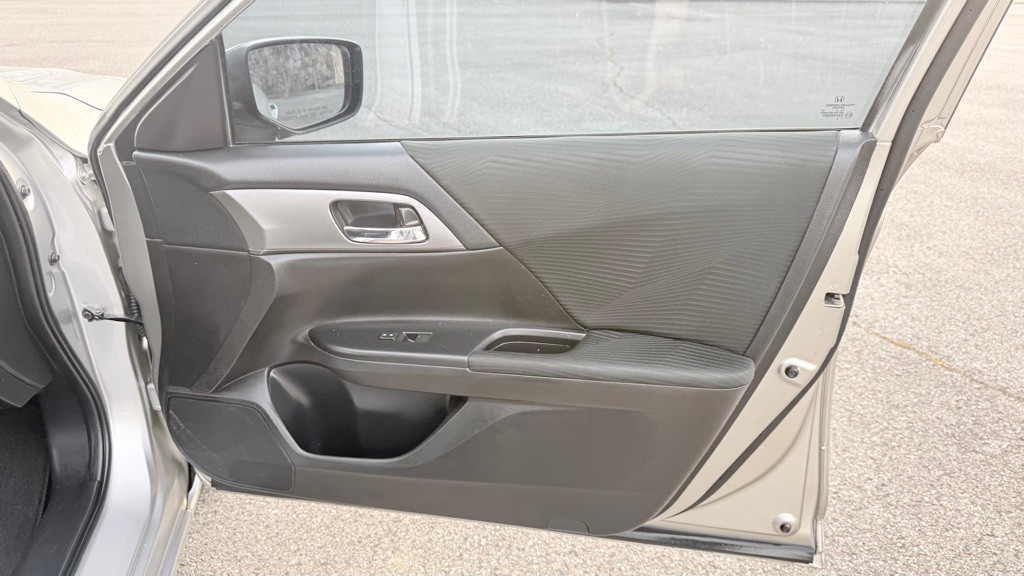 2015 Honda Accord Image 24
