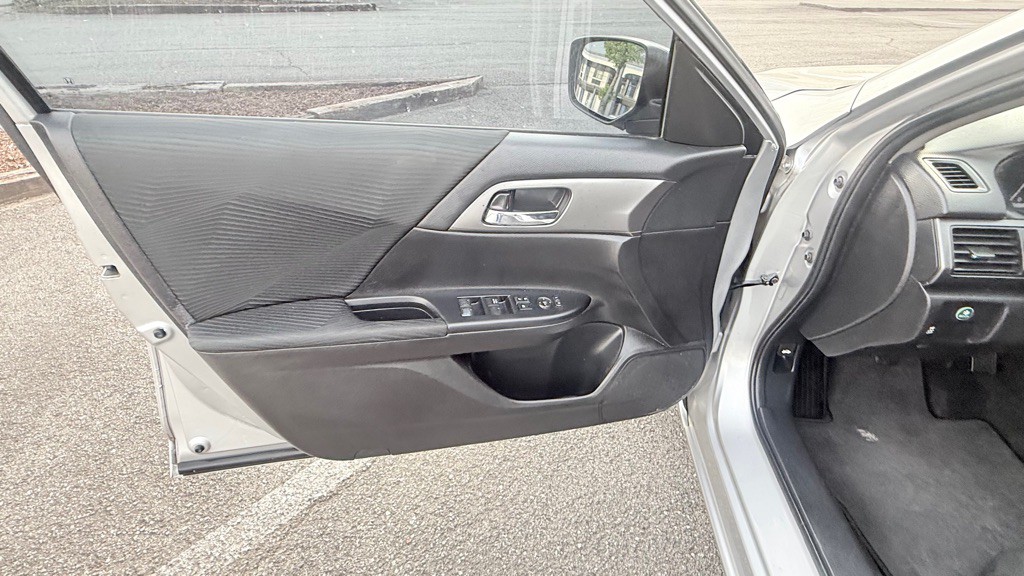 2015 Honda Accord Image 28