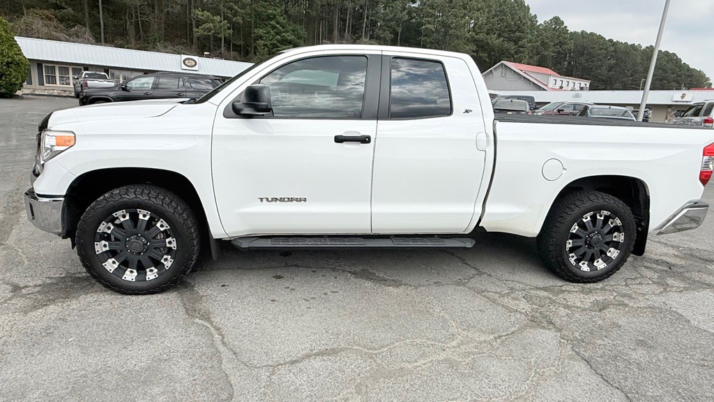 2016 Toyota Tundra Image 2