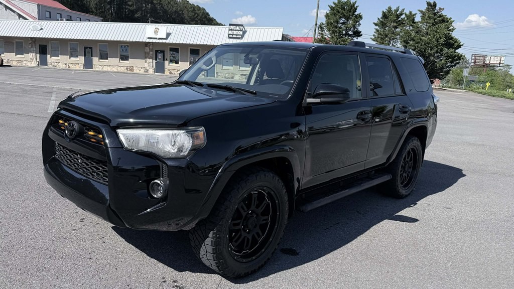 2019 Toyota 4Runner Image 3