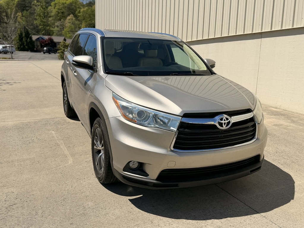 2016 Toyota Highlander Image 1