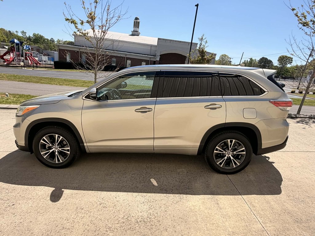 2016 Toyota Highlander Image 8
