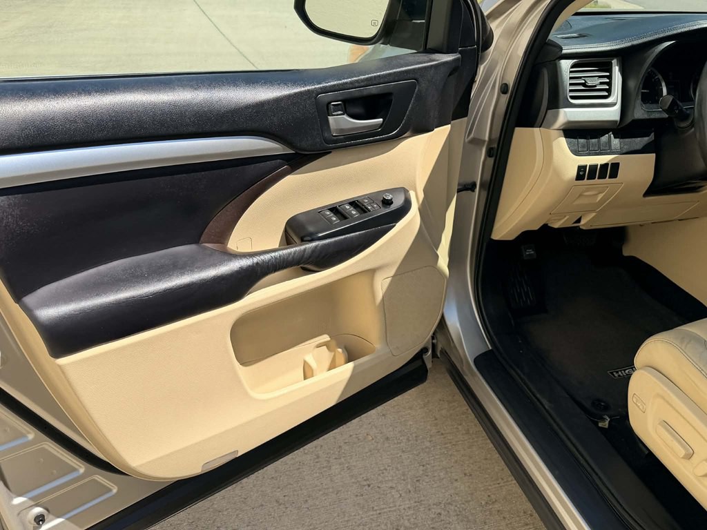 2016 Toyota Highlander Image 9