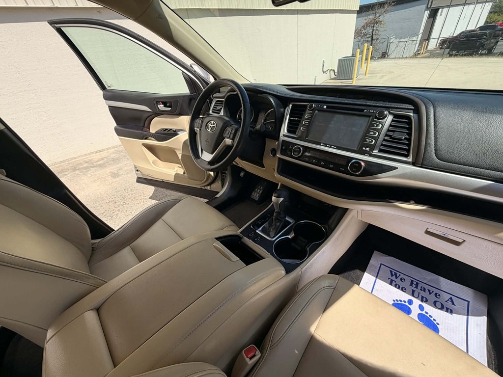 2016 Toyota Highlander Image 15