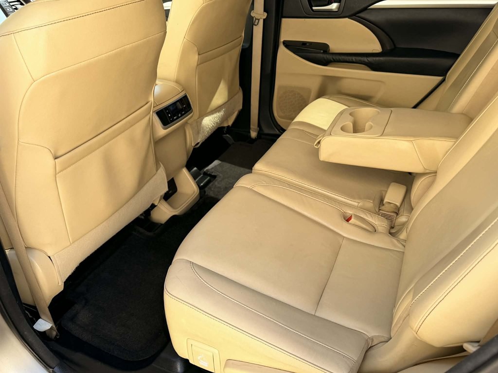2016 Toyota Highlander Image 18