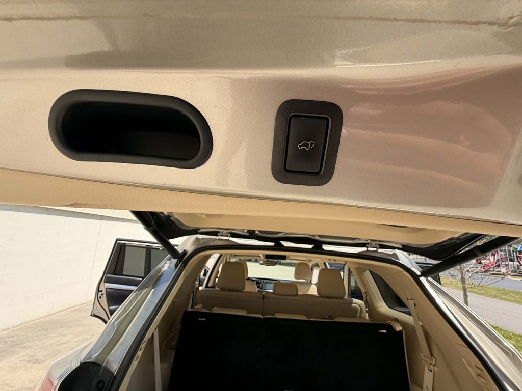2016 Toyota Highlander Image 22