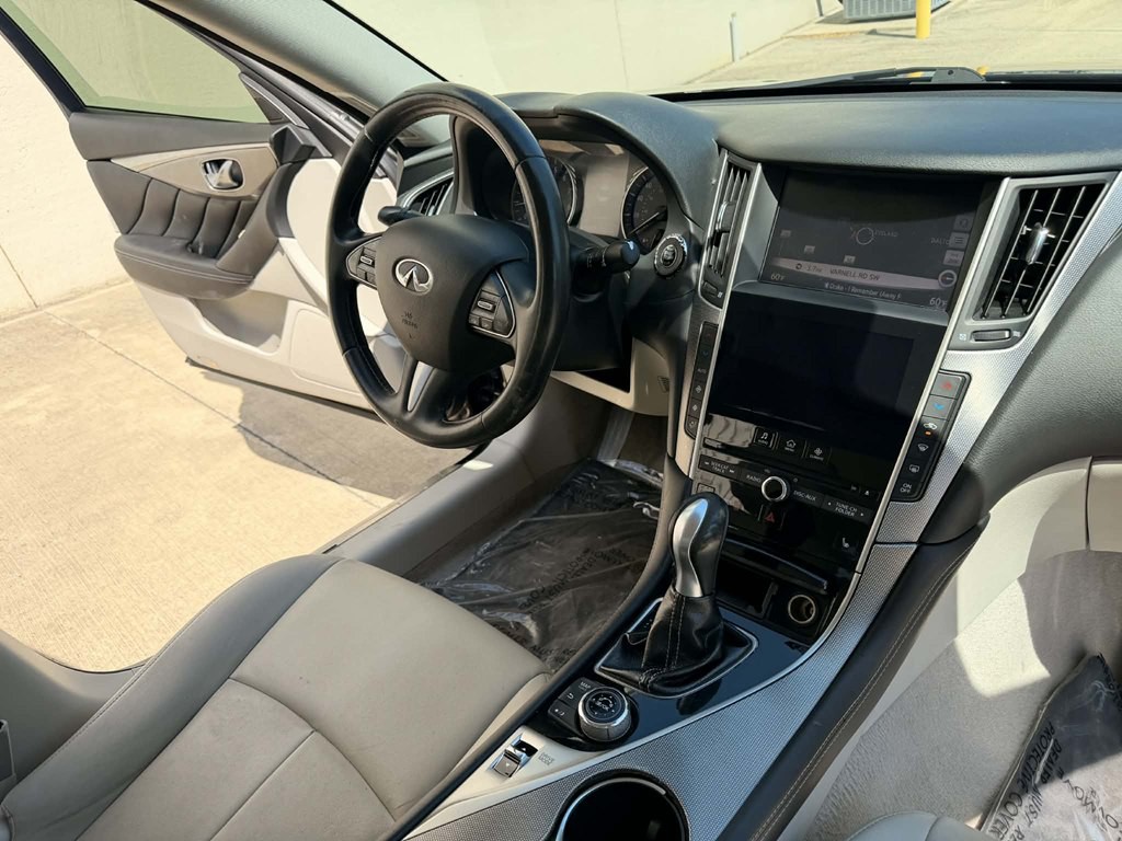 2015 INFINITI Q50 Image 13