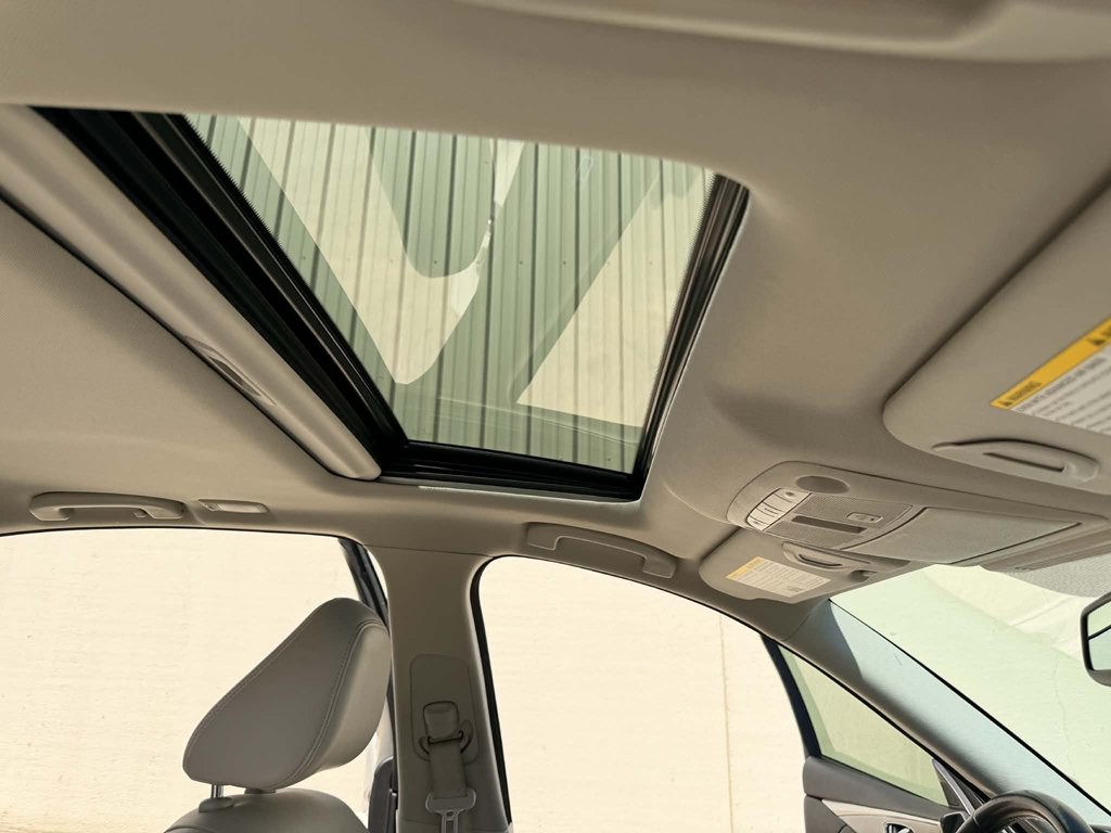 2015 INFINITI Q50 Image 17